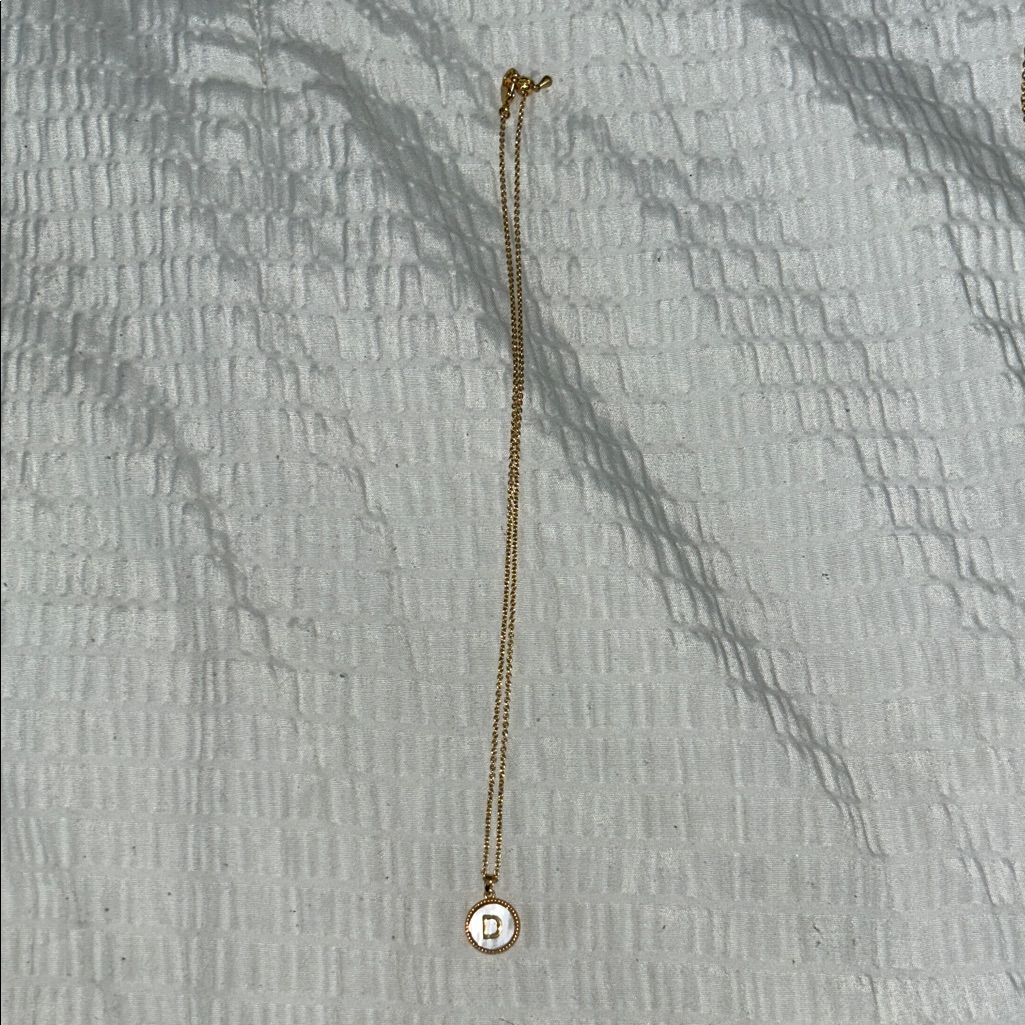 Elegant D Gold And Pearl Pendant Necklace 10$